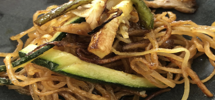 TAGLIOLINI CON VERDURAS Y SALSA YAKISOBA